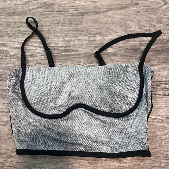 ALO Yoga Other - ALO Sports Bra with Black Piping Detail